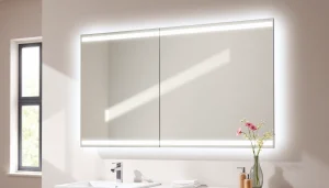 Installieren Sie den sonni Spiegelschrank mit modernem Design und LED-Beleuchtung im Badezimmer.