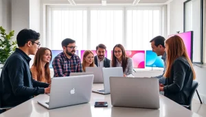 Website erstellen lassen mit einem engagierten Team im modernen Büro diskutiert.